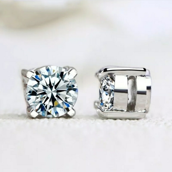 MAGNETIC CZ PAIR OF EARRINGS. NO HOLE REQUIRED - Picture 2 of 5